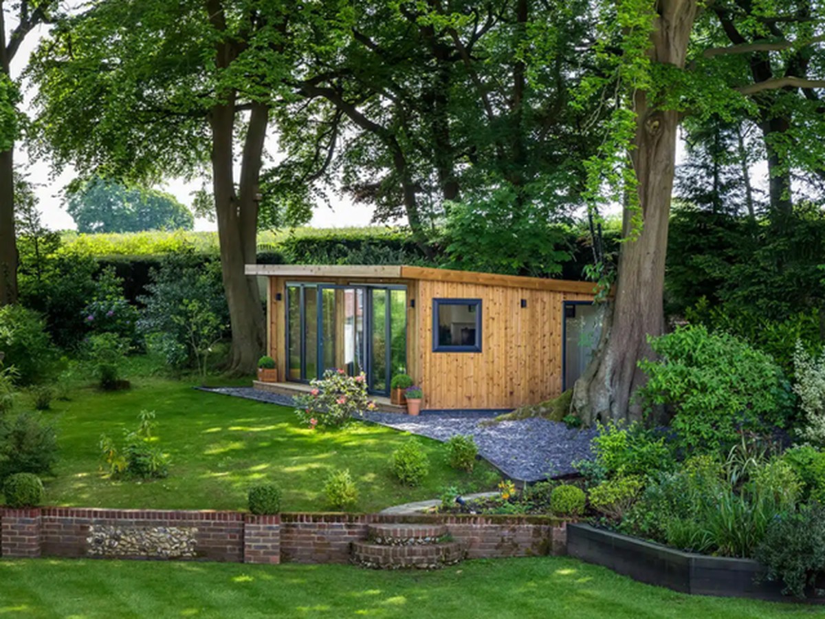 Contemporary Hiatus garden room